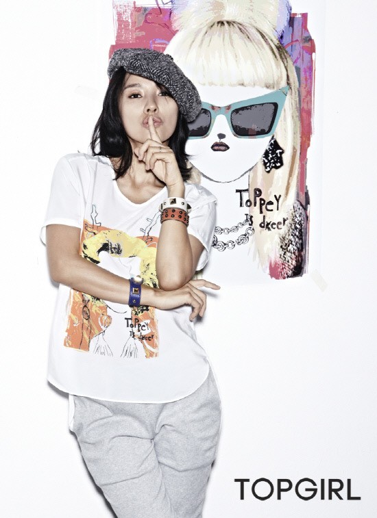 Gambar Foto Lee Hyori Berpose untuk Promo Toppey Katalog Fashion