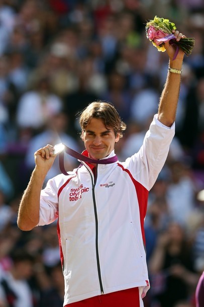 Gambar Foto Atlet Tennis Swiss, Roger Federer, Mendapatkan Medali Perak