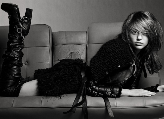 Gambar Foto Miley Cyrus Berpose untuk Majalah Elle