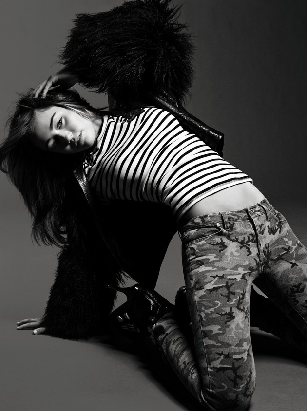 Gambar Foto Miley Cyrus Berpose untuk Majalah Elle