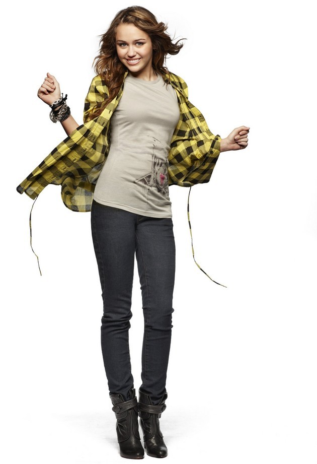 Gambar Foto Miley Cyrus Berpose untuk Promo 'Max Azria' Katalog Fashion
