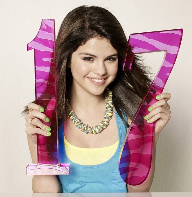 Gambar Foto Selena Gomez Berpose untuk Majalah Seventeen