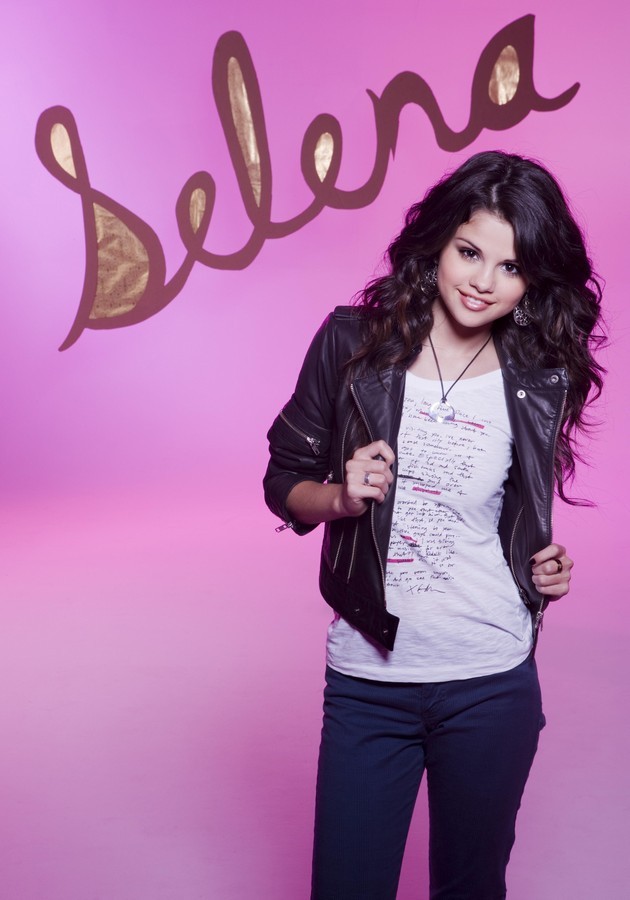 Gambar Foto Selena Gomez Berpose untuk Majalah Teen