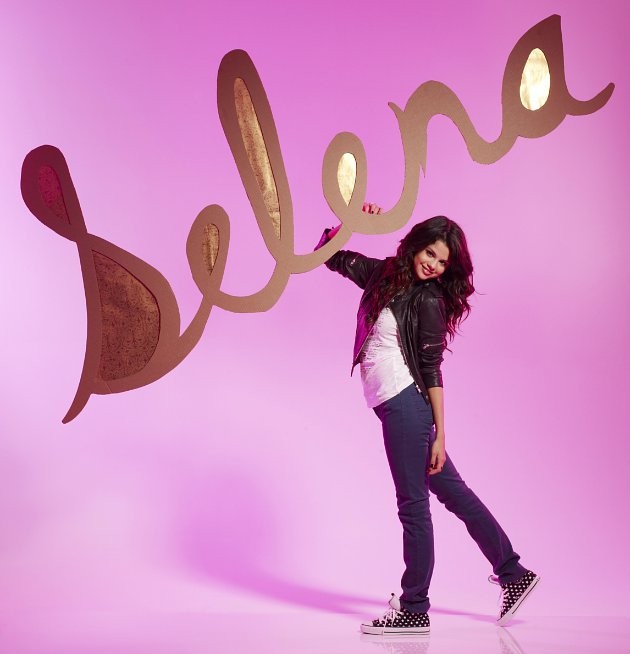 Gambar Foto Selena Gomez Berpose untuk Majalah Teen