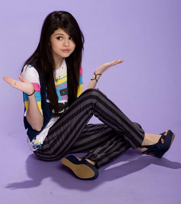 Gambar Foto Selena Gomez Berpose untuk Majalah Tiger Beat