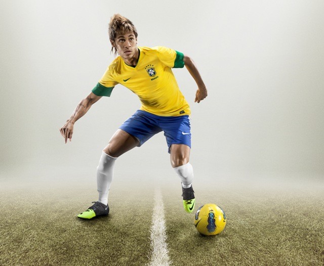 Gambar Foto Neymar Berpose untuk Promo Iklan Nike