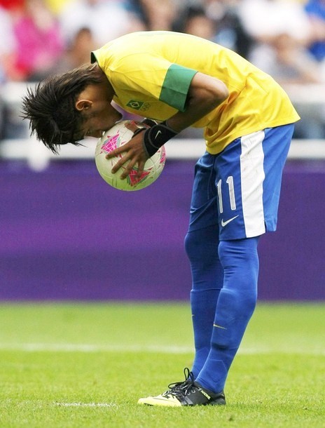 Gambar Foto Neymar dari Brazil saat Melawan Honduras di Olimpiade 2012