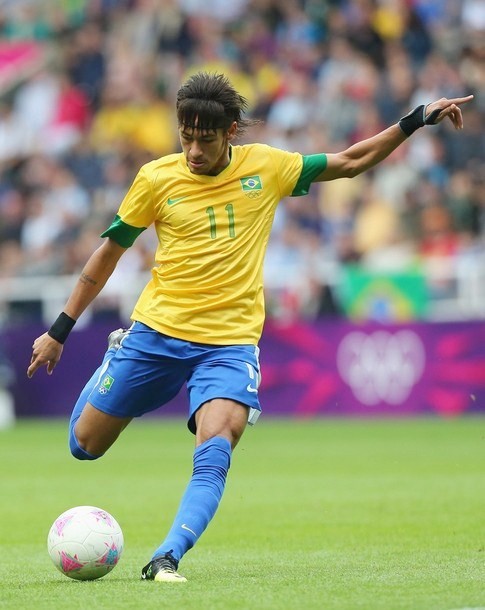 Gambar Foto Neymar dari Brazil saat Melawan New Zealand di Olimpiade 2012