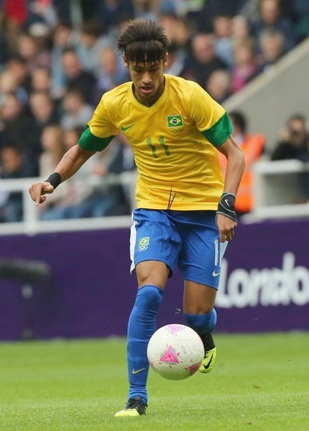 Gambar Foto Neymar dari Brazil saat Melawan New Zealand di Olimpiade 2012