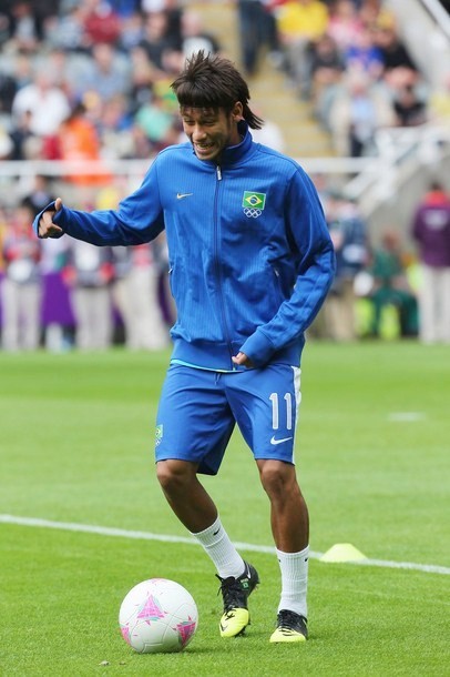 Gambar Foto Neymar saat Pemanasan Sebelum Bertanding di Olimpiade 2012