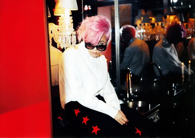 Gambar Foto Photoshoot G-Dragon di Majalah Harper's Bazaar Edisi Agustus 2012