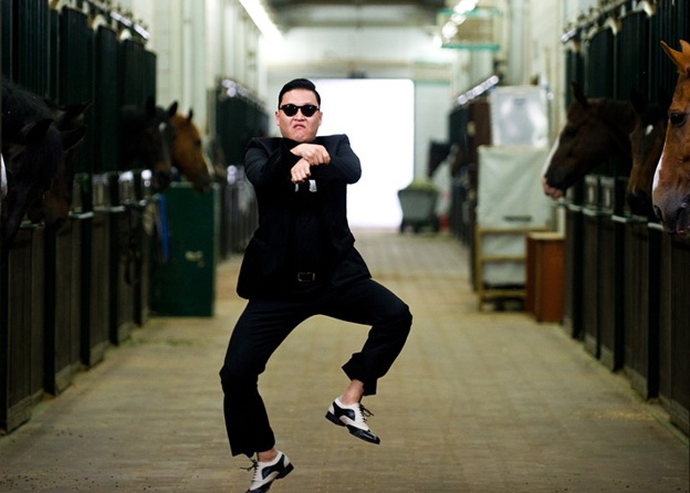 Gambar Foto PSY di Video Klip Gangnam Style