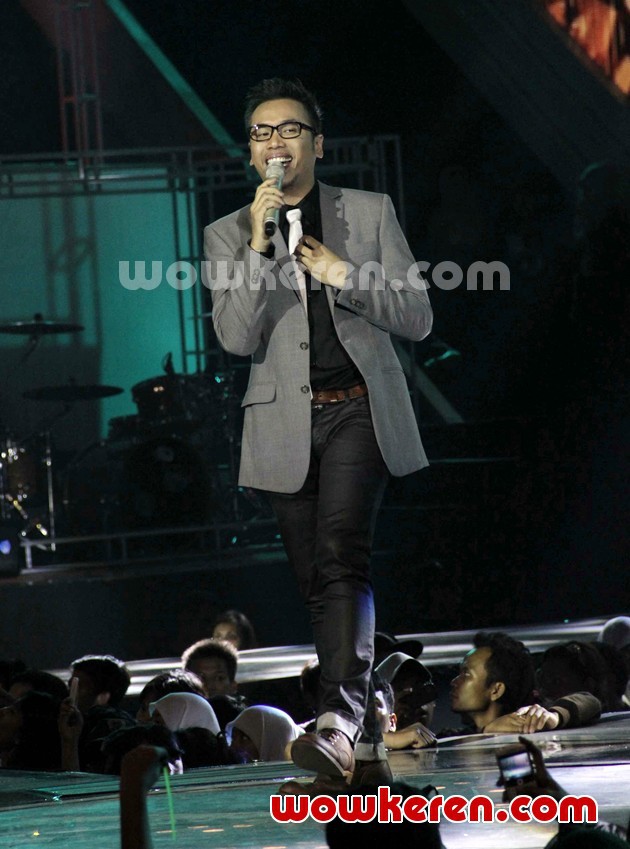 Gambar Foto Penampilan Sammy Simorangkir di Konser Persembahan 22 Tahun SCTV Teristimewa