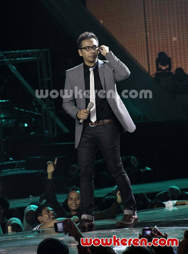 Gambar Foto Penampilan Sammy Simorangkir di Konser Persembahan 22 Tahun SCTV Teristimewa