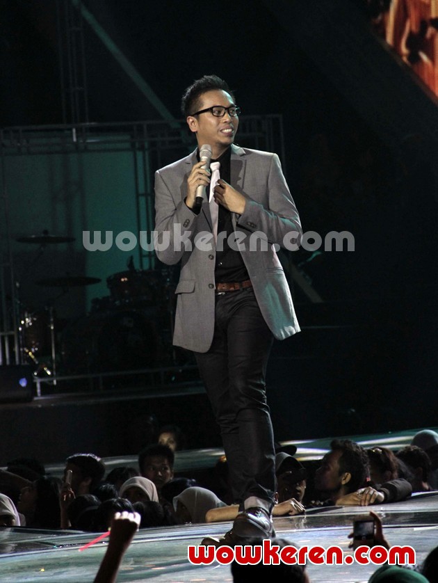 Gambar Foto Penampilan Sammy Simorangkir di Konser Persembahan 22 Tahun SCTV Teristimewa