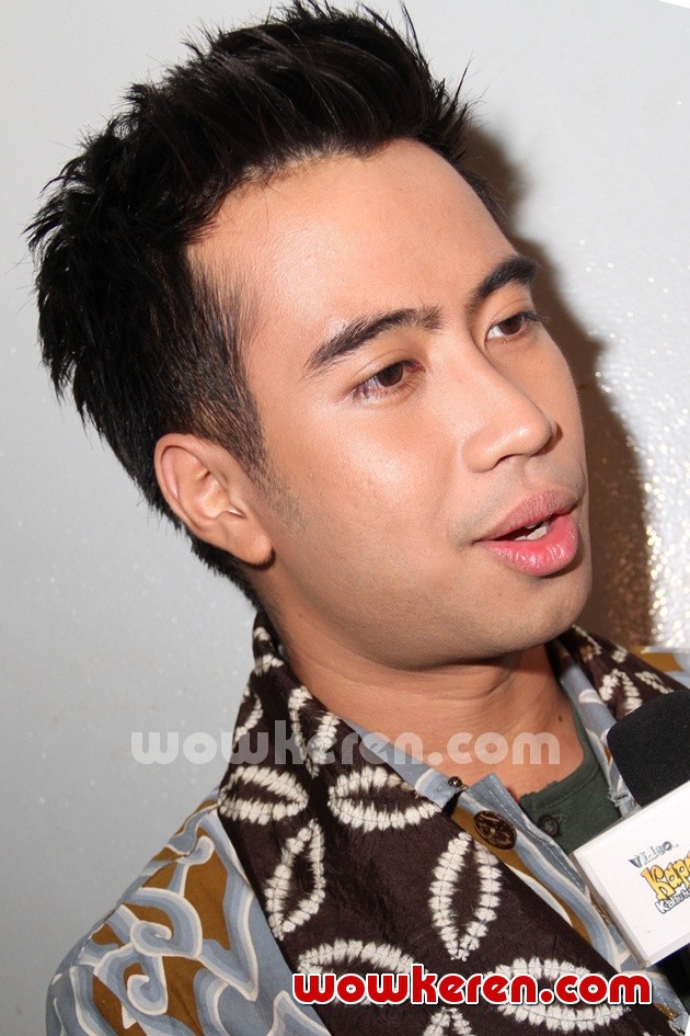 Gambar Foto Vidi Aldiano Saat di Belakang Panggung 'Pergelaran Multimedia Tembang Harmoni'