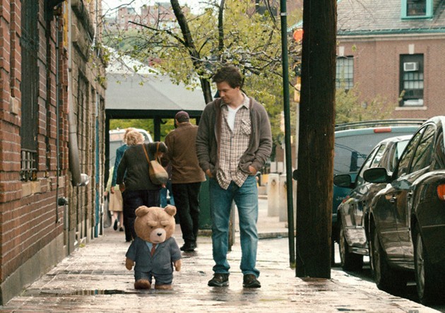 Gambar Foto Mark Wahlberg Sebagai John Bennett di Film 'Ted'