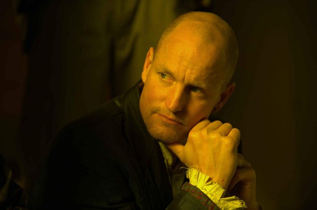 Gambar Foto Woody Harrelson Sebagai The Bartender di 'Bunraku'