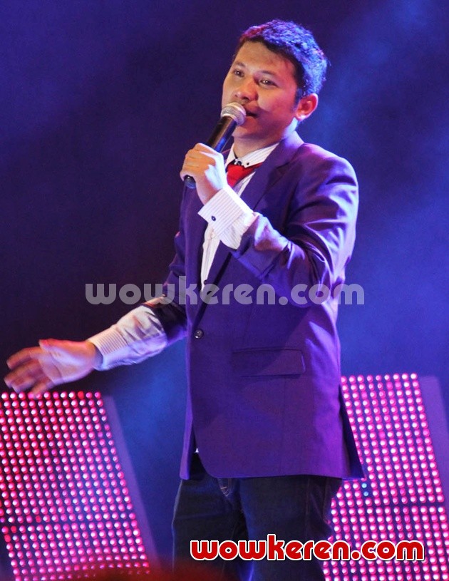 Gambar Foto Gading Marten Saat Menjadi Host Inbox Awards SCTV 2012