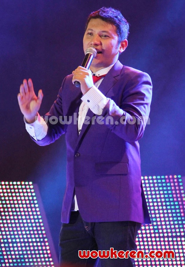 Gambar Foto Gading Marten Saat Menjadi Host Inbox Awards SCTV 2012