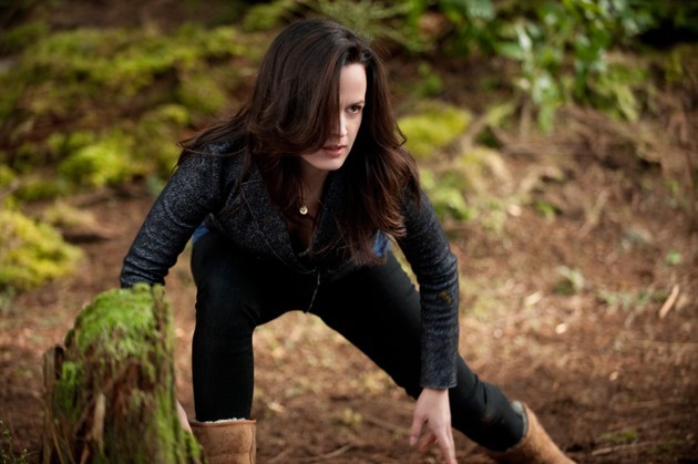 Gambar Foto Esme Cullen Bersiap Menyerang Mangsanya