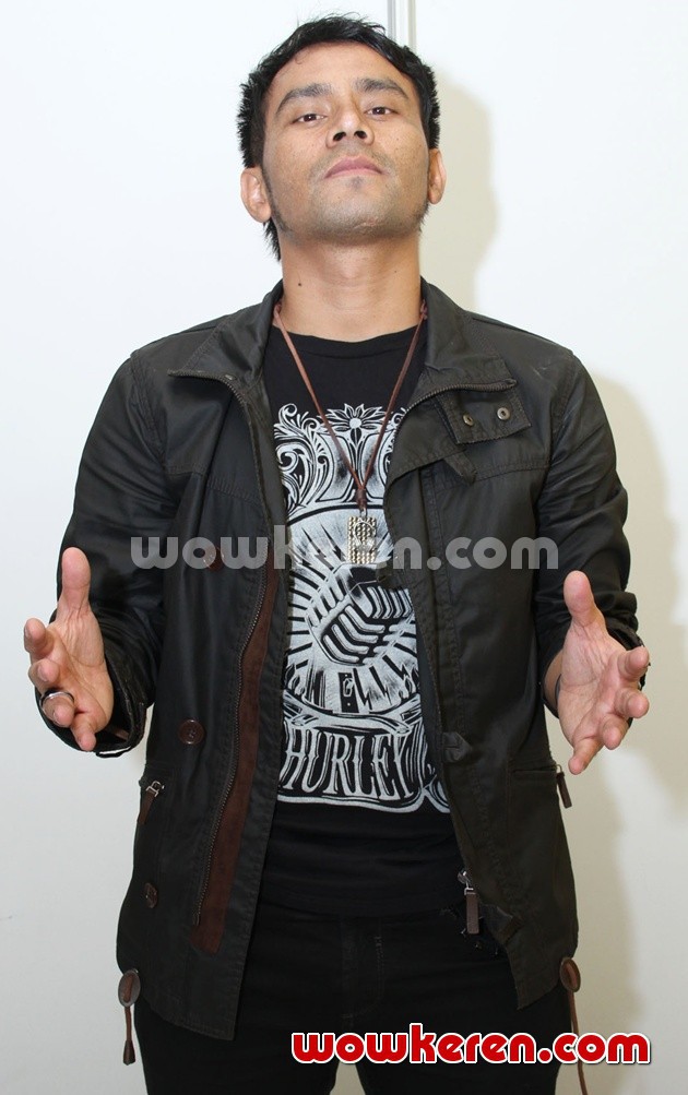 Gambar Foto Judika Saat Ditemui di Studio Hanggar