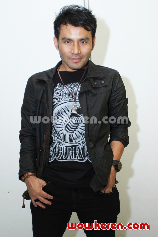 Gambar Foto Judika Saat Ditemui di Studio Hanggar