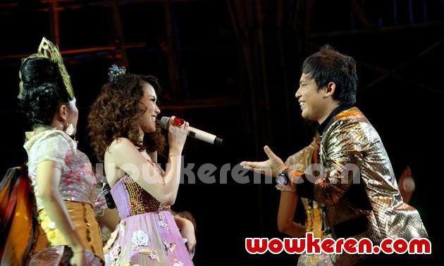 Gambar Foto Duet Ayu Ting Ting dan Wali Meriahkan Hut Global TV ke-10
