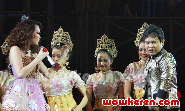 Gambar Foto Duet Ayu Ting Ting dan Wali Meriahkan Hut Global TV Ke-10