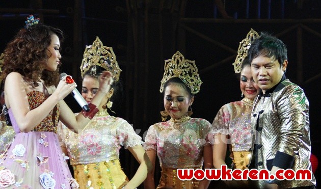 Gambar Foto Duet Ayu Ting Ting dan Wali Meriahkan Hut Global TV Ke-10