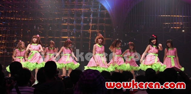 Gambar Foto Penampilan Cherry Belle di Hut Global TV ke-10