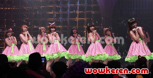 Gambar Foto Penampilan Cherry Belle di Hut Global TV ke-10