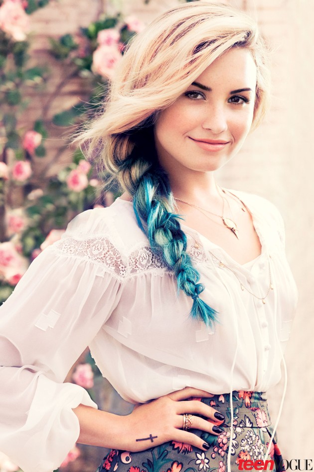 Gambar Foto Demi Lovato di Majalah Teen Vogue Edisi November 2012