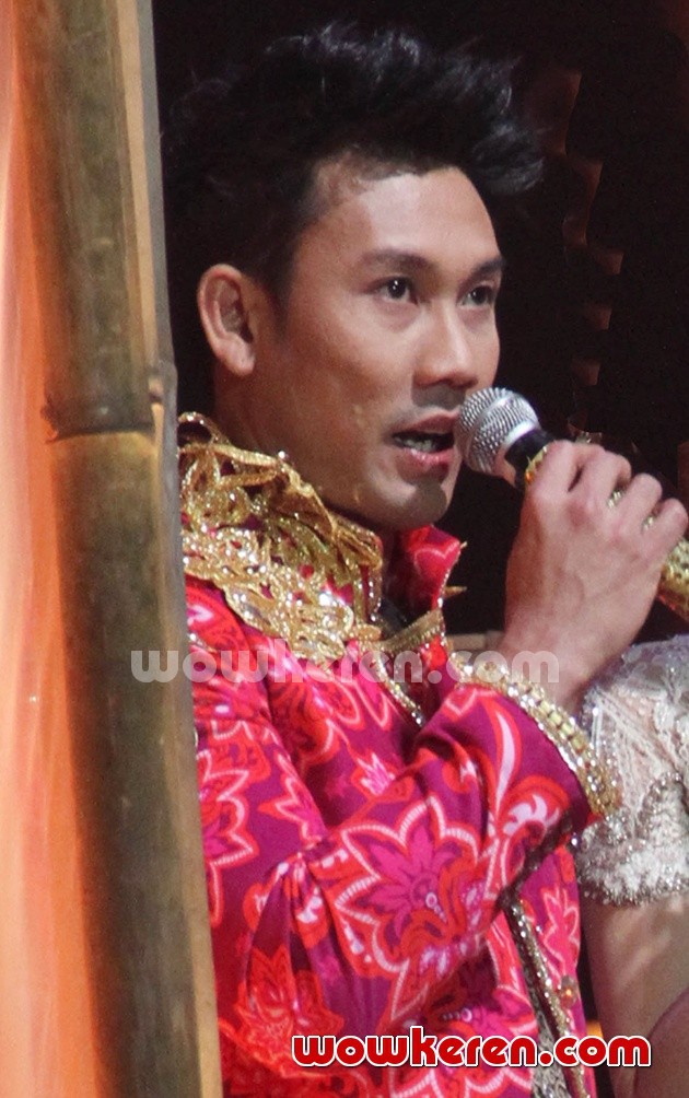 Gambar Foto Penampilan Denny Sumargo di HUT Global TV ke-10