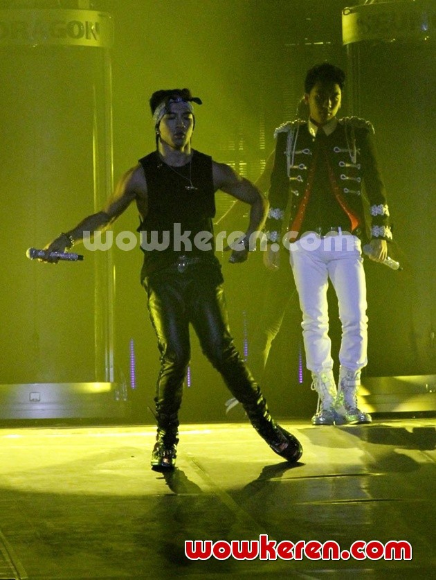 Gambar Foto Penampilan Taeyang dan Seungri Saat Konser
