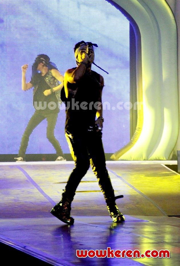 Gambar Foto Aksi Solo Taeyang Big Bang