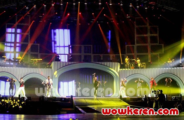 Gambar Foto Aksi Big Bang Diatas Panggung