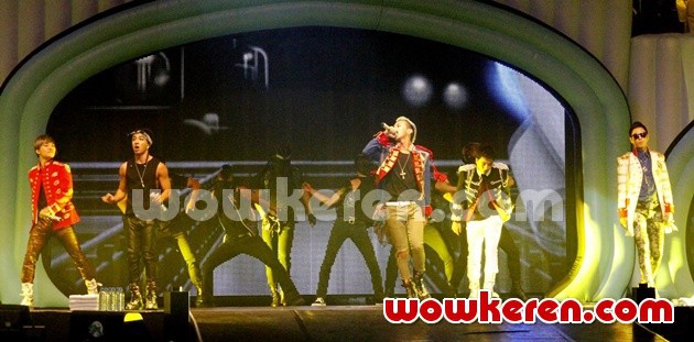 Gambar Foto Aksi Big Bang Diatas Panggung