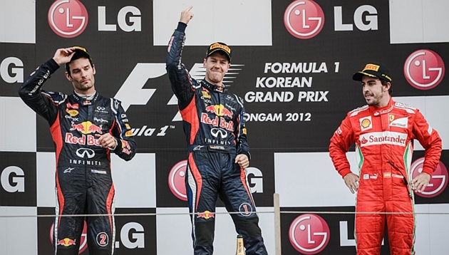Gambar Foto Mark Webber, Sebastian Vettel dan Fernando Alonso Berada di Podium