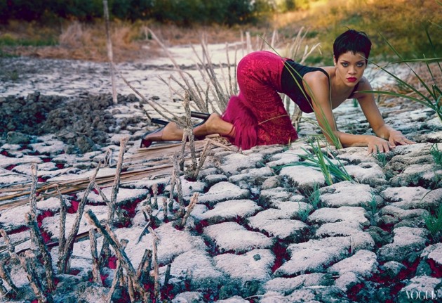 Gambar Foto Rihanna di Majalah Vogue Edisi November 2012