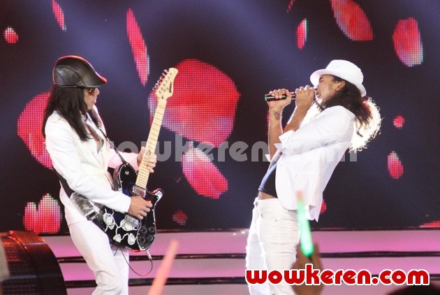 Gambar Foto Penampilan Slank di HUT Insert ke-9
