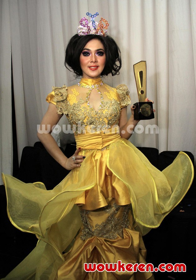 Gambar Foto Syahrini Dinobatkan Sebagai Celebrity of The Year 2012