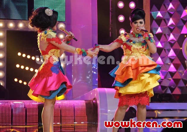 Gambar Foto Duet Syahrini dan Krisdayanti Meriahkan HUT Insert ke-9