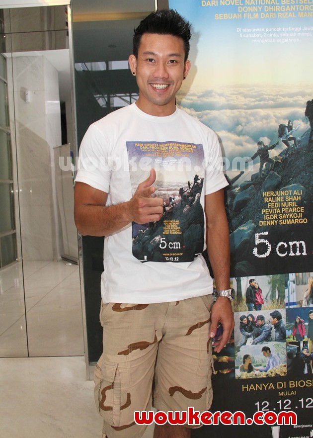 Gambar Foto Denny Sumargo Ditemui Usai Syukuran Film '5 cm.'