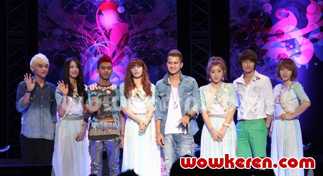 Gambar Foto 4Minute dan S4 Saat Jumpa Pers Showcase '4Minute Volume Up Party'