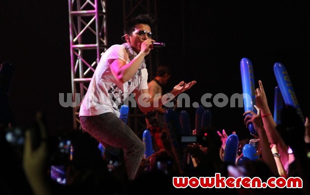 Gambar Foto Aksi Ariel NOAH di Konser 'The Greatest Session Of The History'