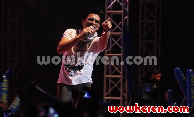 Gambar Foto Aksi Ariel NOAH di Konser 'The Greatest Session Of The History'