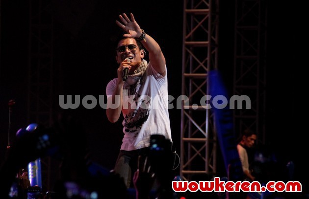 Gambar Foto Aksi Ariel NOAH di Konser 'The Greatest Session Of The History'