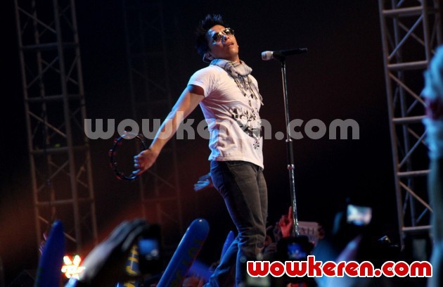 Gambar Foto Aksi Ariel NOAH di Konser 'The Greatest Session Of The History'