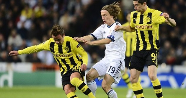 Gambar Foto Luka Modric dikepung Pemain Borussia Dortmund